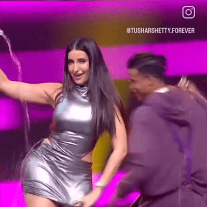 Nora Fatehi Dance Moves went Viral when she pours water on herself ...