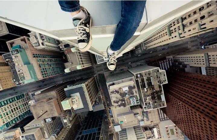 एक्रोफोबिया (Acrophobia) क्या है, इसके लक्षण, कारण, इलाज कैसे करें और घरेलू उपाय